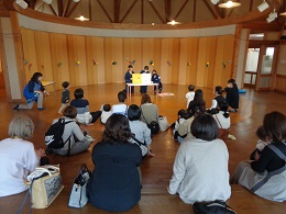 絵本の読み聞かせ