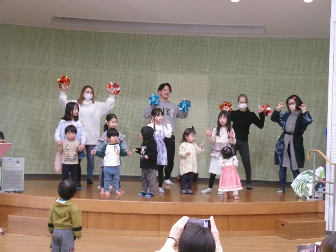 オープニングダンス「おどるポンポコリン」