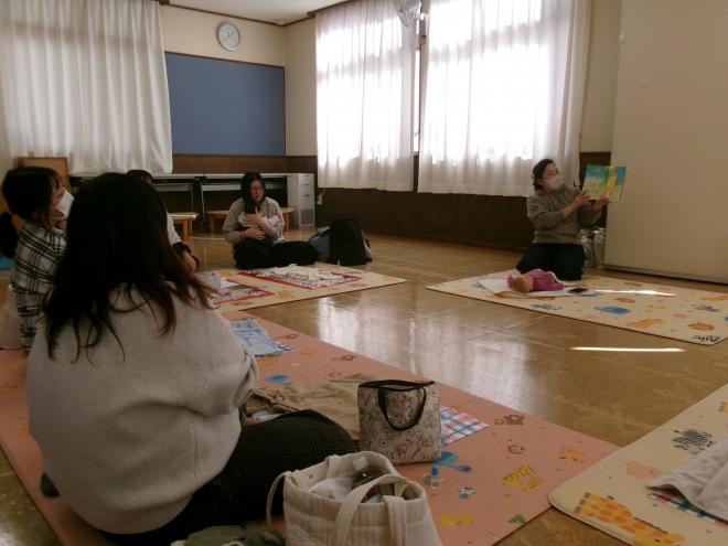 ママ向け絵本の読み聞かせ